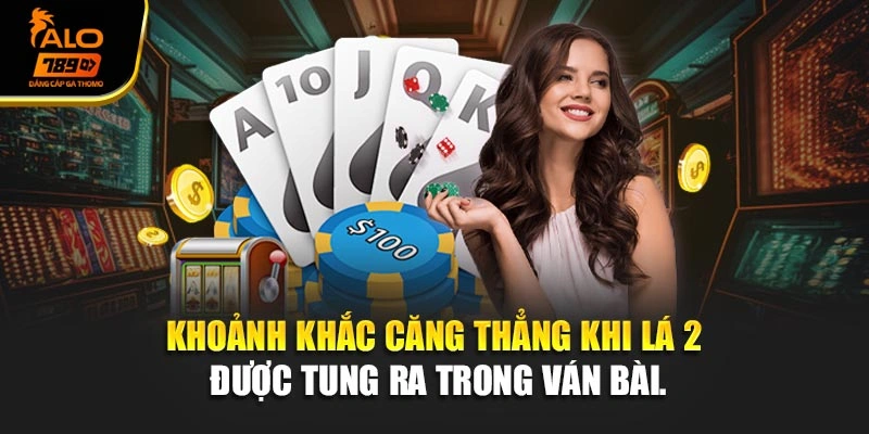 Khoảnh khắc căng thẳng khi lá 2 được tung ra trong ván bài.